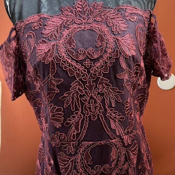 Women formal evening dress. Burgundy and black. - Picture 6 of 6